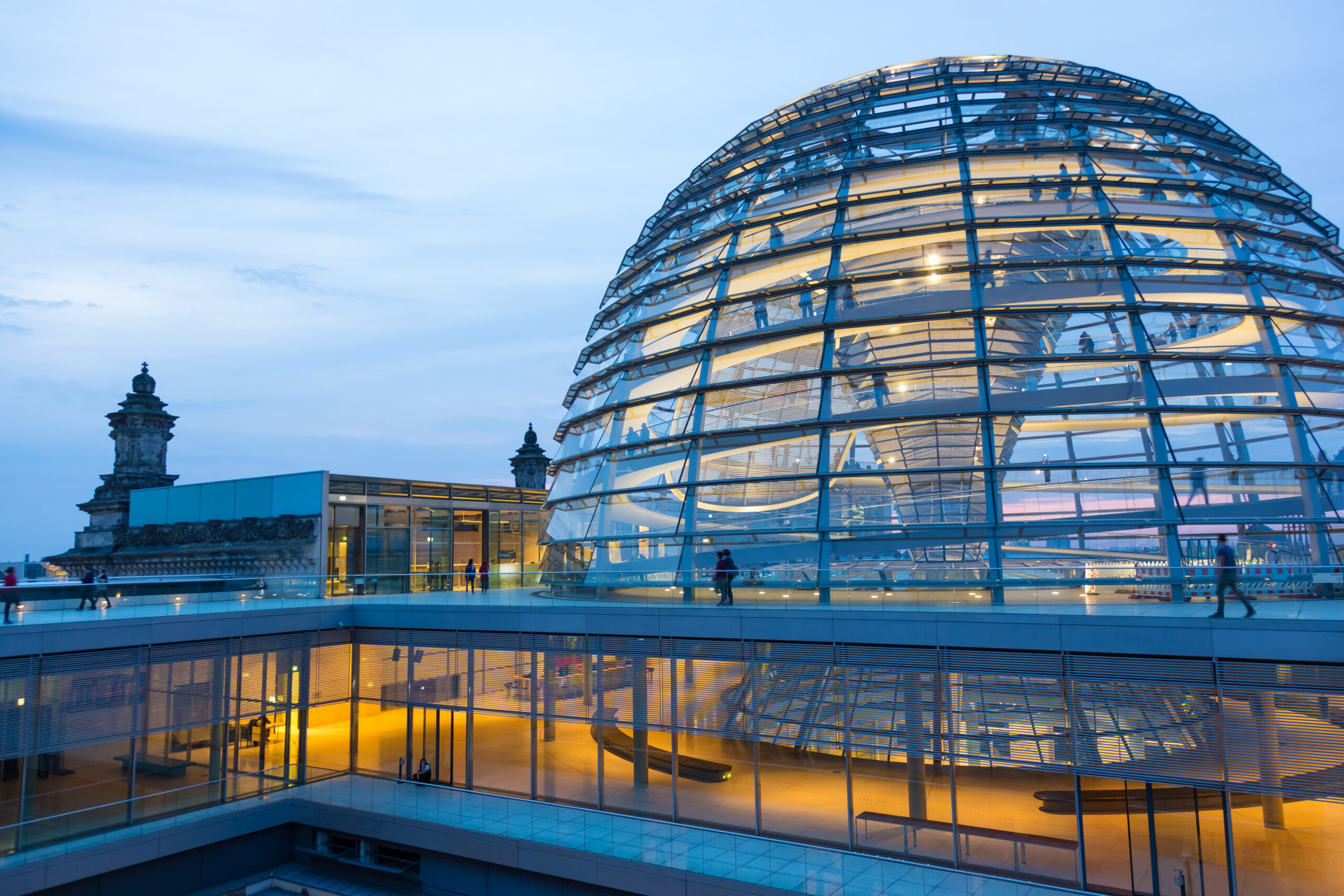 Rundflug über den Reichstag in Berlin